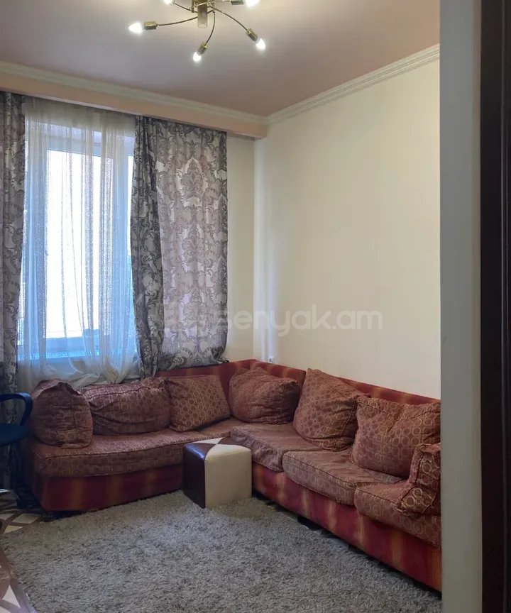 2 Սենյականոց Բնակարան Քարե Շենքում, 55քմ, 3/5 հարկ, Նորմալ Վիճակում, Կահավորված, Արևկող