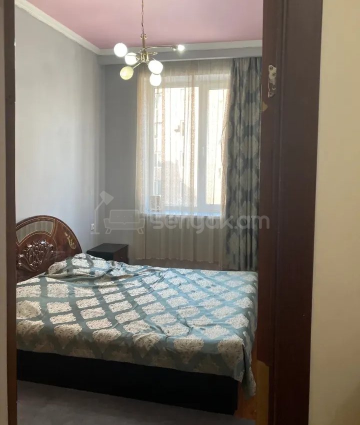 2 Սենյականոց Բնակարան Քարե Շենքում, 55քմ, 3/5 հարկ, Նորմալ Վիճակում, Կահավորված, Արևկող