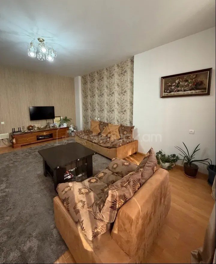 3 Սենյականոց Բնակարան, 73քմ, 9/14 հարկ, Նորմալ Վիճակում