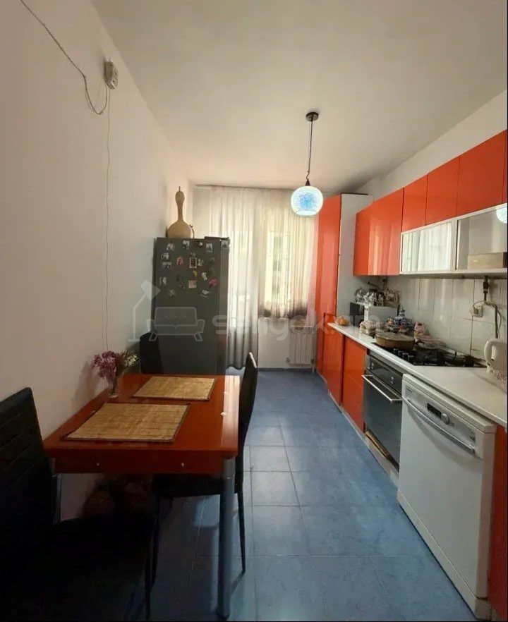 3 Սենյականոց Բնակարան, 73քմ, 9/14 հարկ, Նորմալ Վիճակում