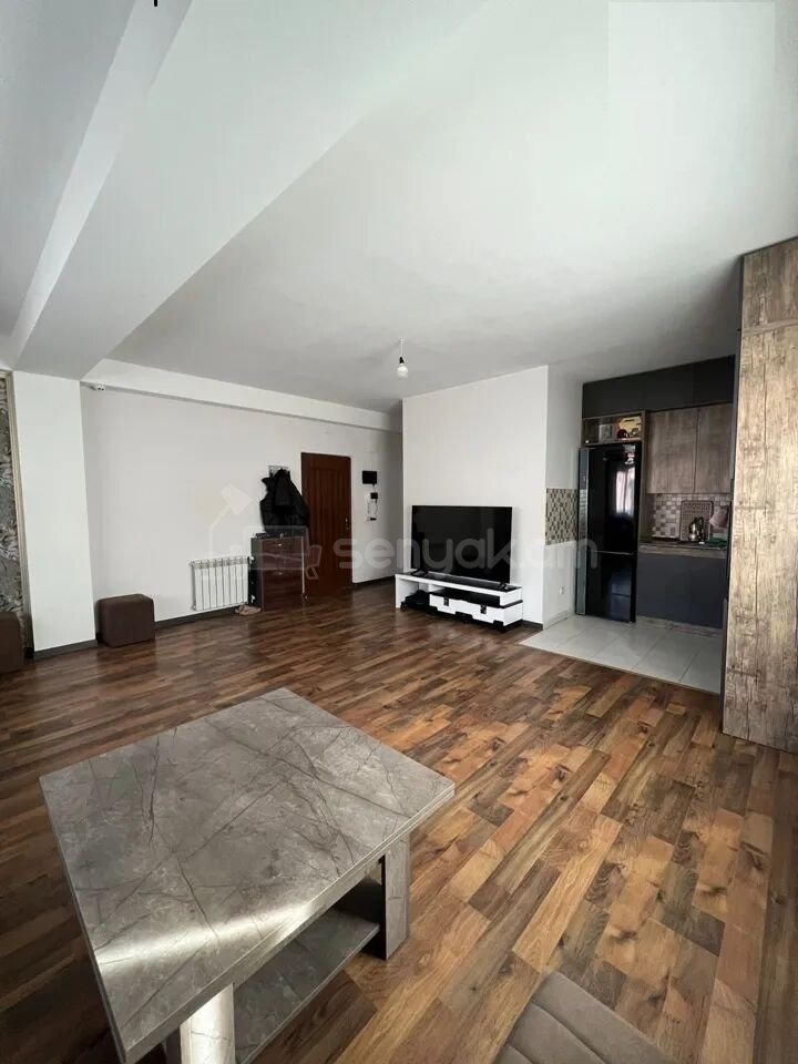 2 Սենյականոց Բնակարան Քարե Շենքում, 60քմ, 2/5 հարկ, Կապիտալ Վերանորոգված