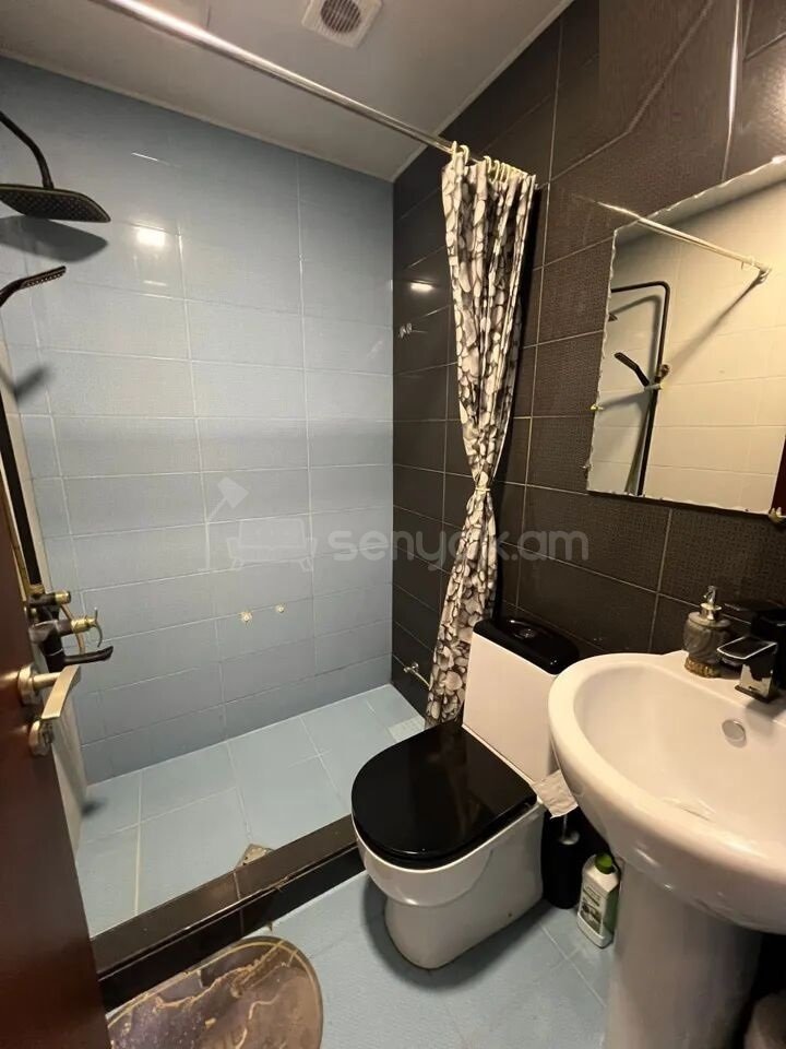 2 Սենյականոց Բնակարան Քարե Շենքում, 60քմ, 2/5 հարկ, Կապիտալ Վերանորոգված