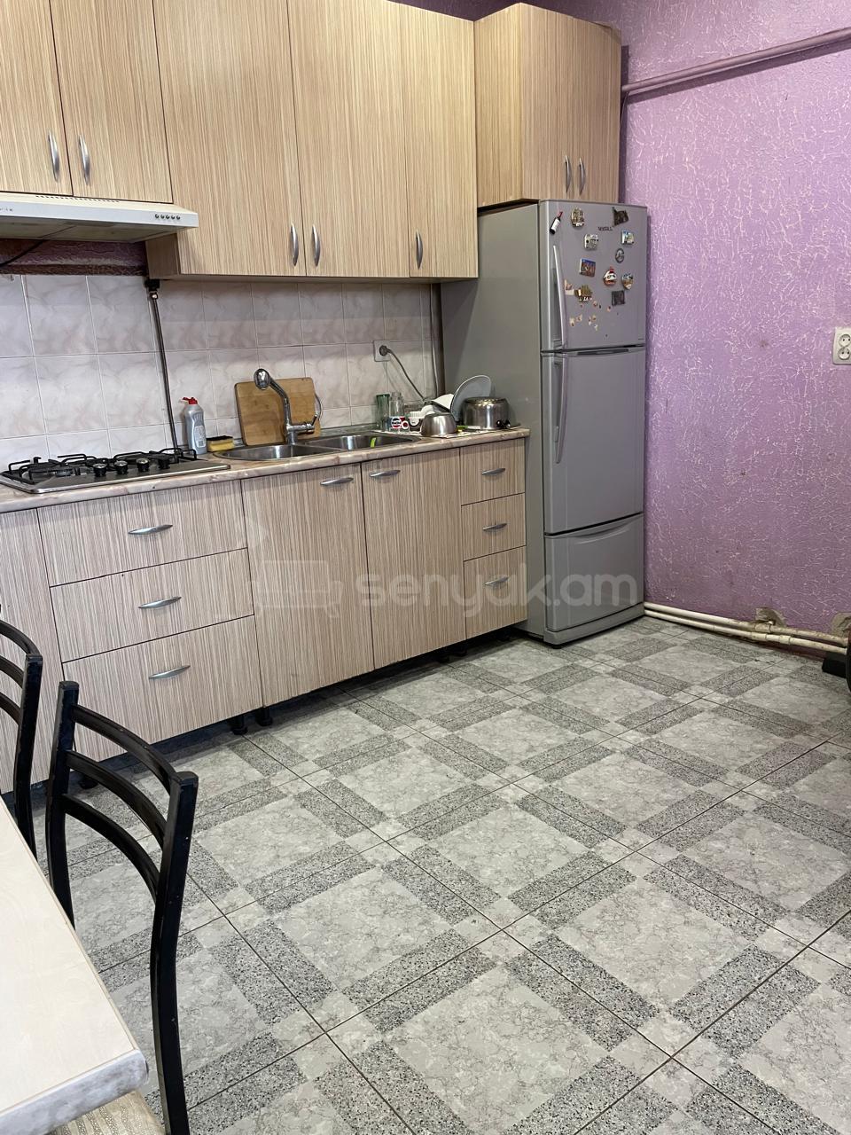 4 Սենյականոց Բնակարան Քարե Շենքում, 80քմ, 1/1 հարկ, Կոսմետիկ Վերանորոգված, Կահավորված, Արևկող