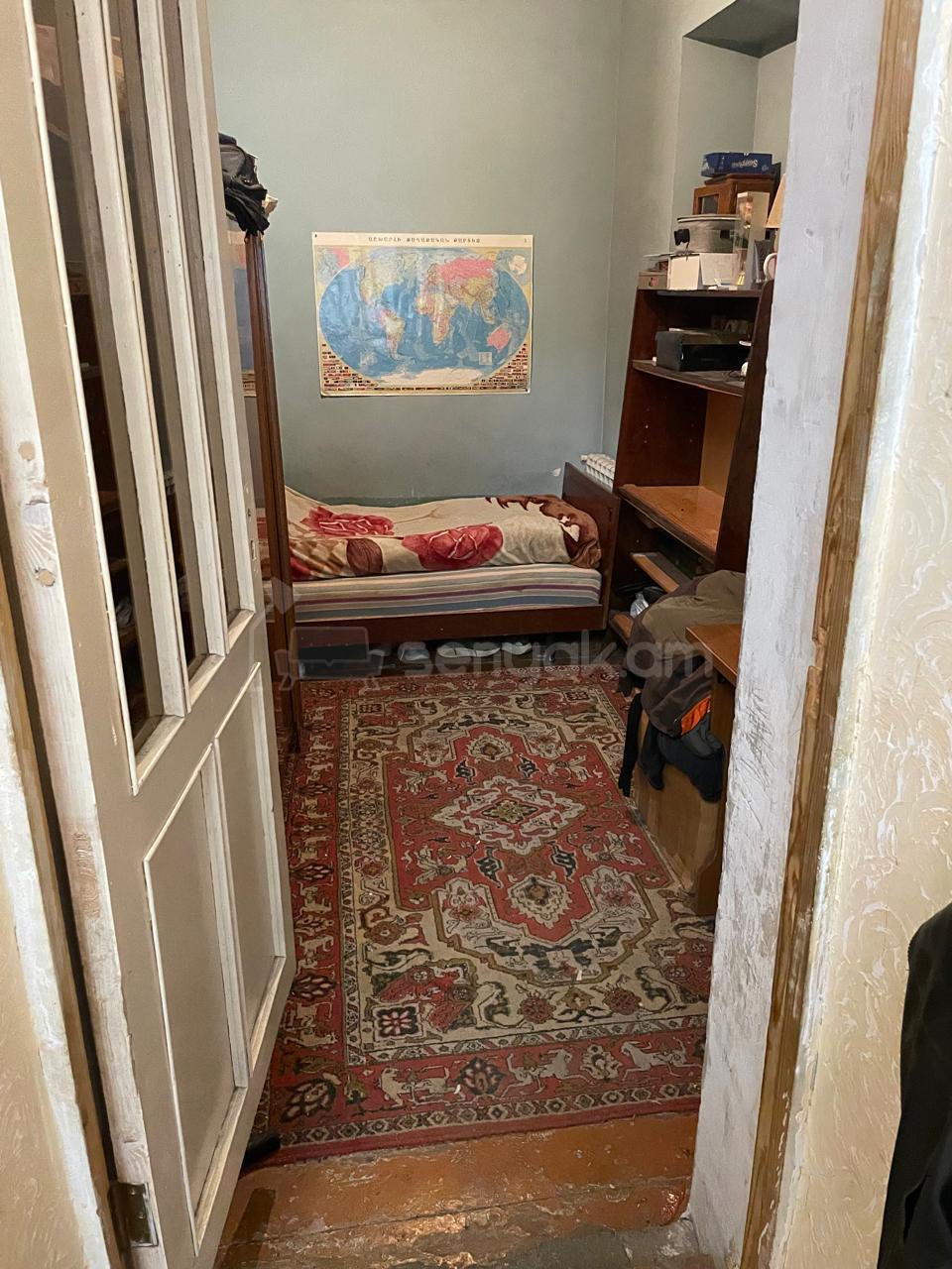 4 Սենյականոց Բնակարան Քարե Շենքում, 80քմ, 1/1 հարկ, Կոսմետիկ Վերանորոգված, Կահավորված, Արևկող