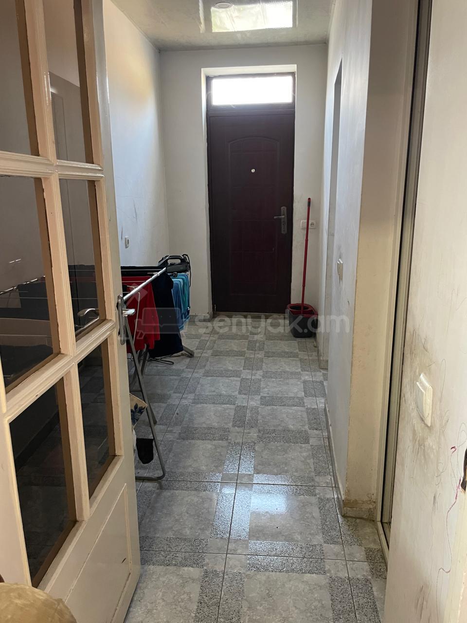 4 Սենյականոց Բնակարան Քարե Շենքում, 80քմ, 1/1 հարկ, Կոսմետիկ Վերանորոգված, Կահավորված, Արևկող