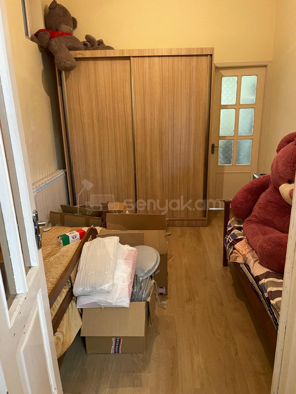 4 Սենյականոց Բնակարան Քարե Շենքում, 80քմ, 1/1 հարկ, Կոսմետիկ Վերանորոգված, Կահավորված, Արևկող