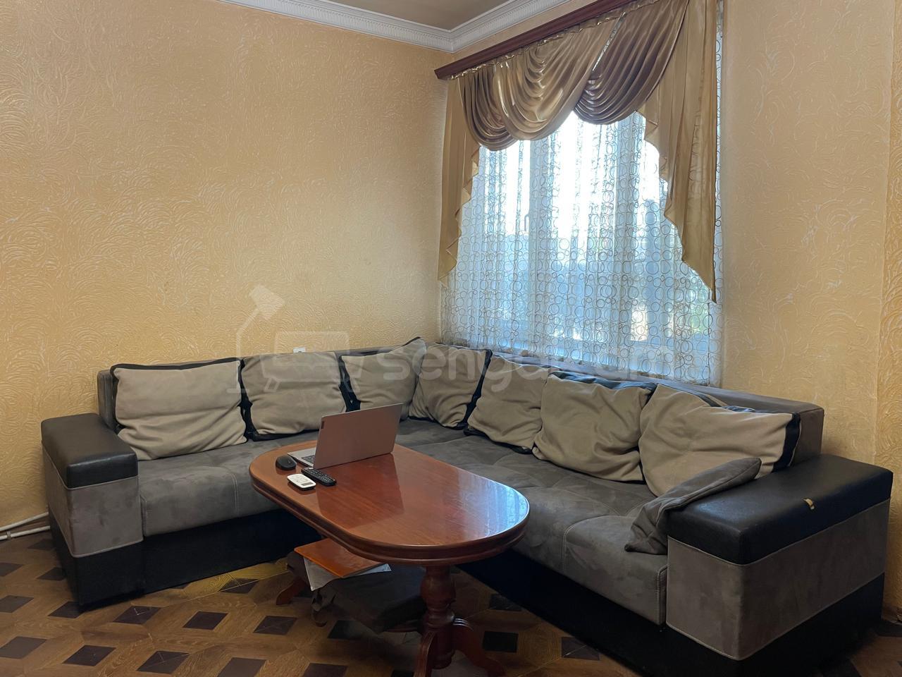 4 Սենյականոց Բնակարան Քարե Շենքում, 80քմ, 1/1 հարկ, Կոսմետիկ Վերանորոգված, Կահավորված, Արևկող