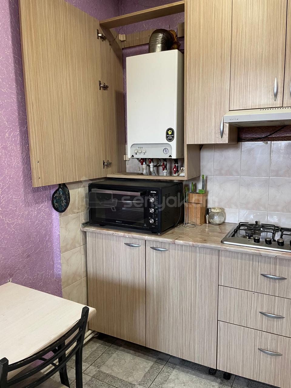 4 Սենյականոց Բնակարան Քարե Շենքում, 80քմ, 1/1 հարկ, Կոսմետիկ Վերանորոգված, Կահավորված, Արևկող