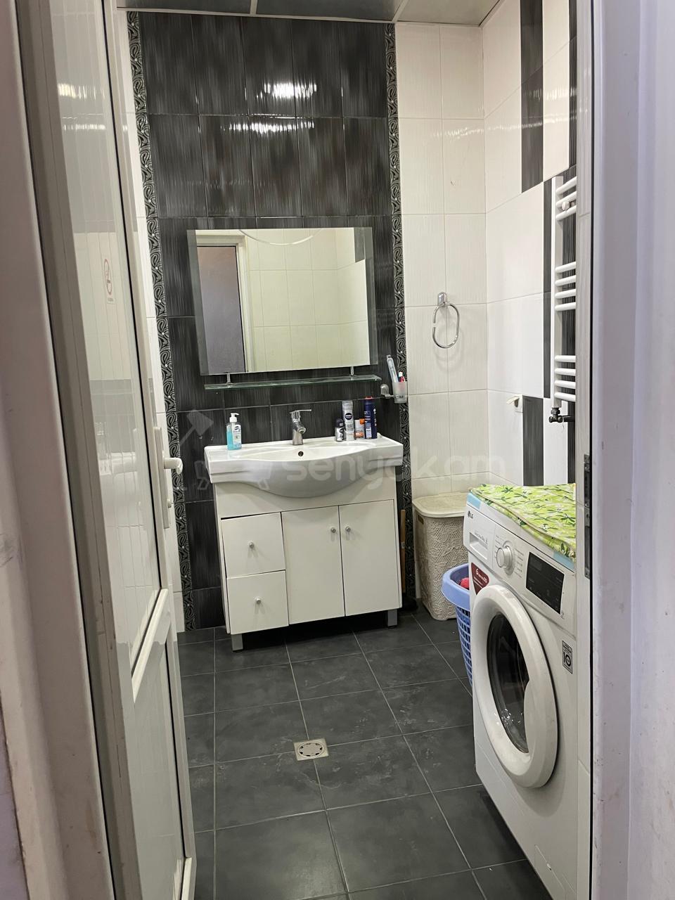 4 Սենյականոց Բնակարան Քարե Շենքում, 80քմ, 1/1 հարկ, Կոսմետիկ Վերանորոգված, Կահավորված, Արևկող