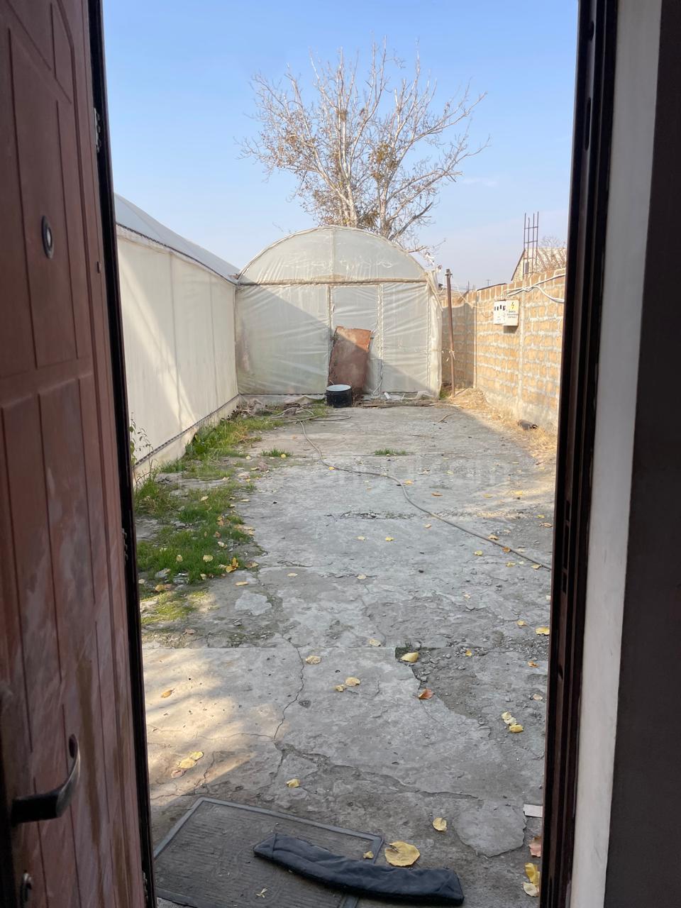 4 Սենյականոց Բնակարան Քարե Շենքում, 80քմ, 1/1 հարկ, Կոսմետիկ Վերանորոգված, Կահավորված, Արևկող