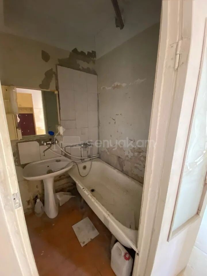 2 Սենյականոց Բնակարան, 48քմ, 3/9 հարկ, Պետական Վիճակում