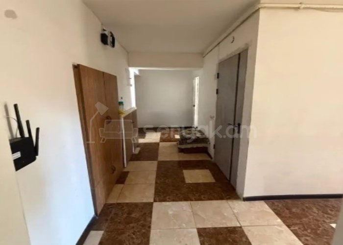 2 Սենյականոց Բնակարան Քարե Շենքում, 50քմ, 2/4 հարկ, Կոսմետիկ Վերանորոգված