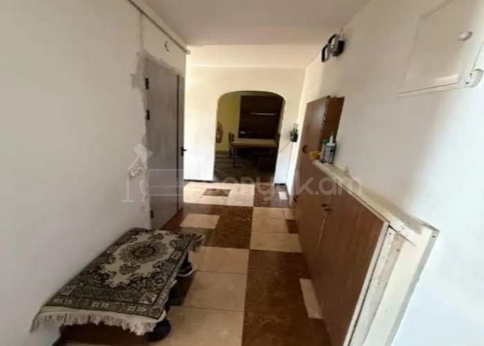 2 Սենյականոց Բնակարան Քարե Շենքում, 50քմ, 2/4 հարկ, Կոսմետիկ Վերանորոգված