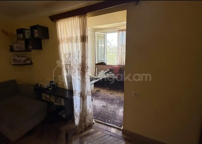 2 Սենյականոց Բնակարան Քարե Շենքում, 50քմ, 2/4 հարկ, Կոսմետիկ Վերանորոգված