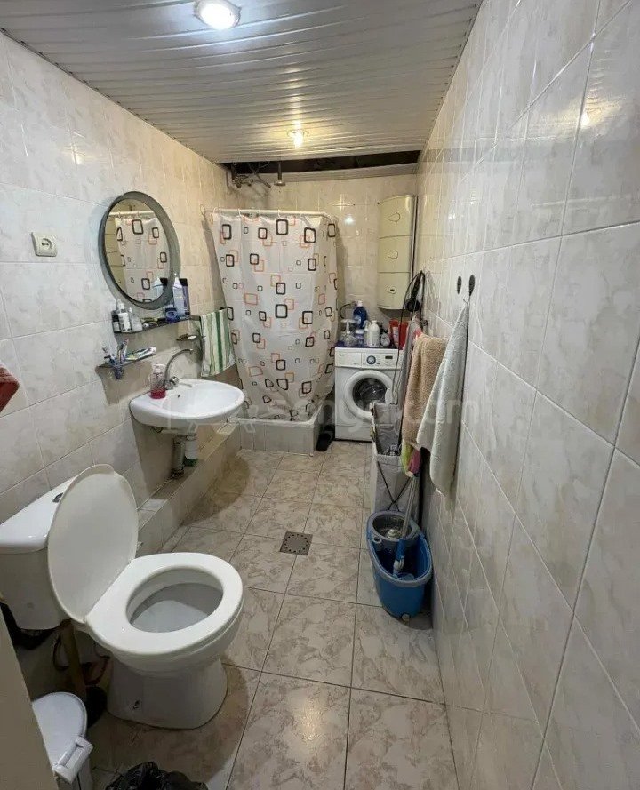 3 Սենյականոց Բնակարան Քարե Շենքում, 77քմ, 6/6 հարկ, Պետական Վիճակում