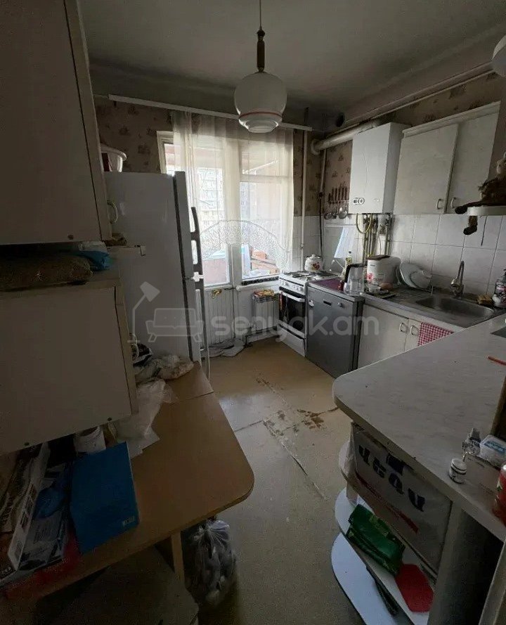 3 Սենյականոց Բնակարան Քարե Շենքում, 77քմ, 6/6 հարկ, Պետական Վիճակում