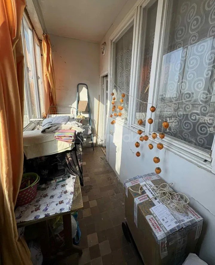 3 Սենյականոց Բնակարան Քարե Շենքում, 77քմ, 6/6 հարկ, Պետական Վիճակում