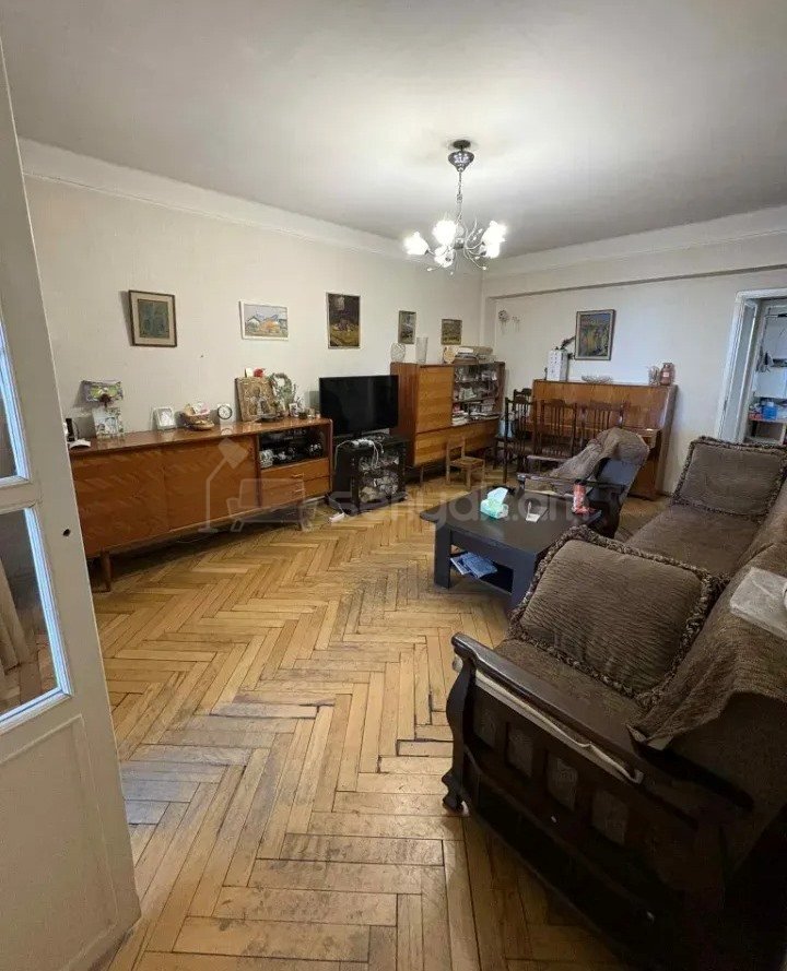 3 Սենյականոց Բնակարան Քարե Շենքում, 77քմ, 6/6 հարկ, Նորմալ Վիճակում