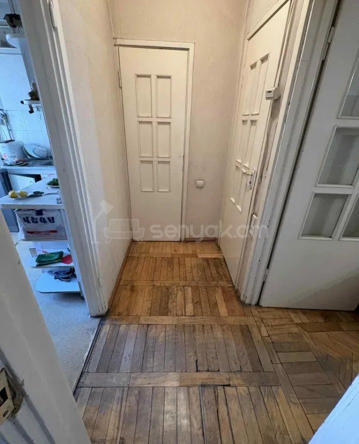 3 Սենյականոց Բնակարան Քարե Շենքում, 77քմ, 6/6 հարկ, Նորմալ Վիճակում