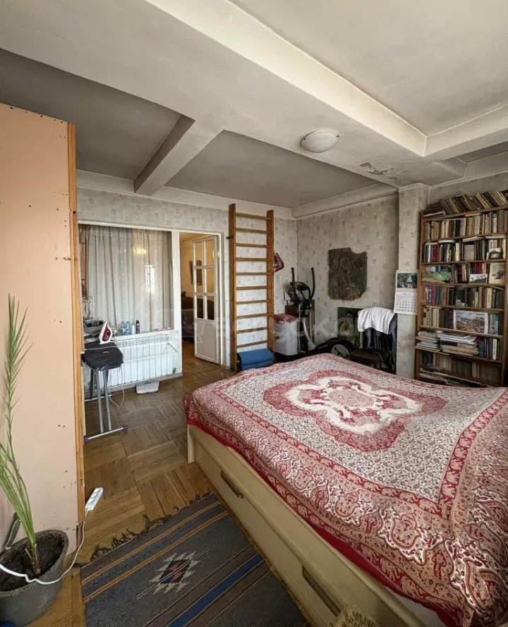 3 Սենյականոց Բնակարան Քարե Շենքում, 77քմ, 6/6 հարկ, Նորմալ Վիճակում