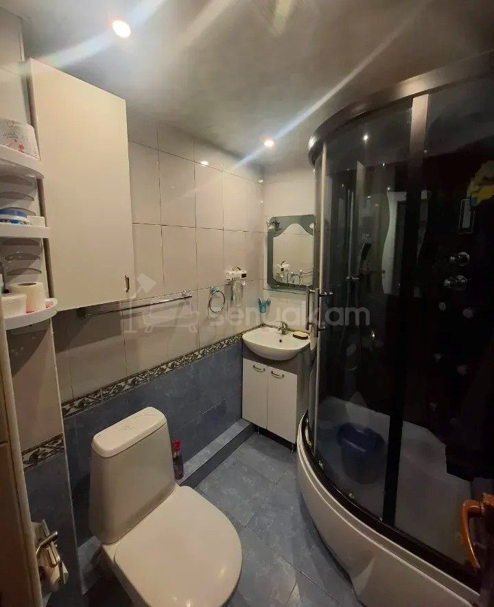 2 Սենյականոց Բնակարան Քարե Շենքում, 52քմ, 4/5 հարկ, Նորմալ Վիճակում