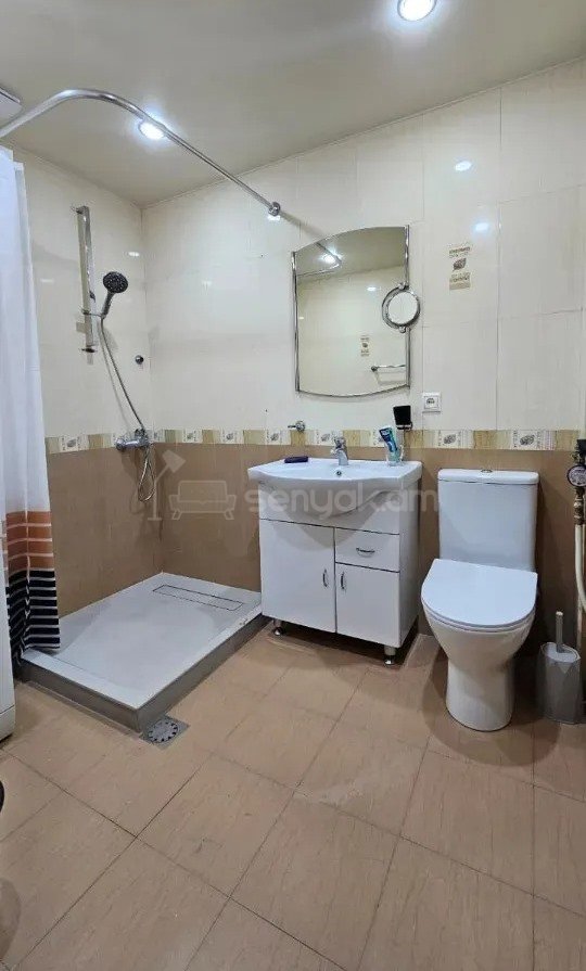 2 Սենյականոց Բնակարան Քարե Շենքում, 47քմ, 5/7 հարկ, Կապիտալ Վերանորոգված