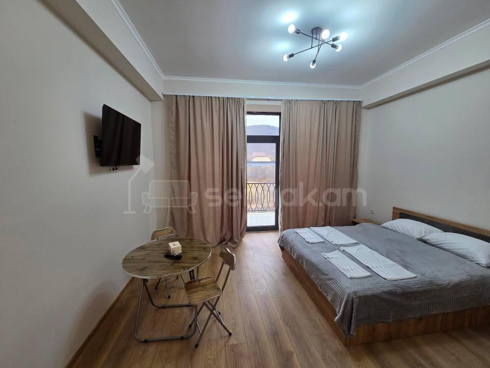 1 Սենյականոց Բնակարան Նորակառույցում, 40քմ, 13/15 հարկ, Կապիտալ Վերանորոգված