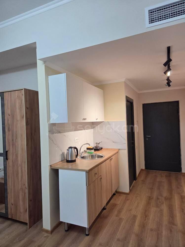 1 Սենյականոց Բնակարան Նորակառույցում, 40քմ, 13/15 հարկ, Կապիտալ Վերանորոգված