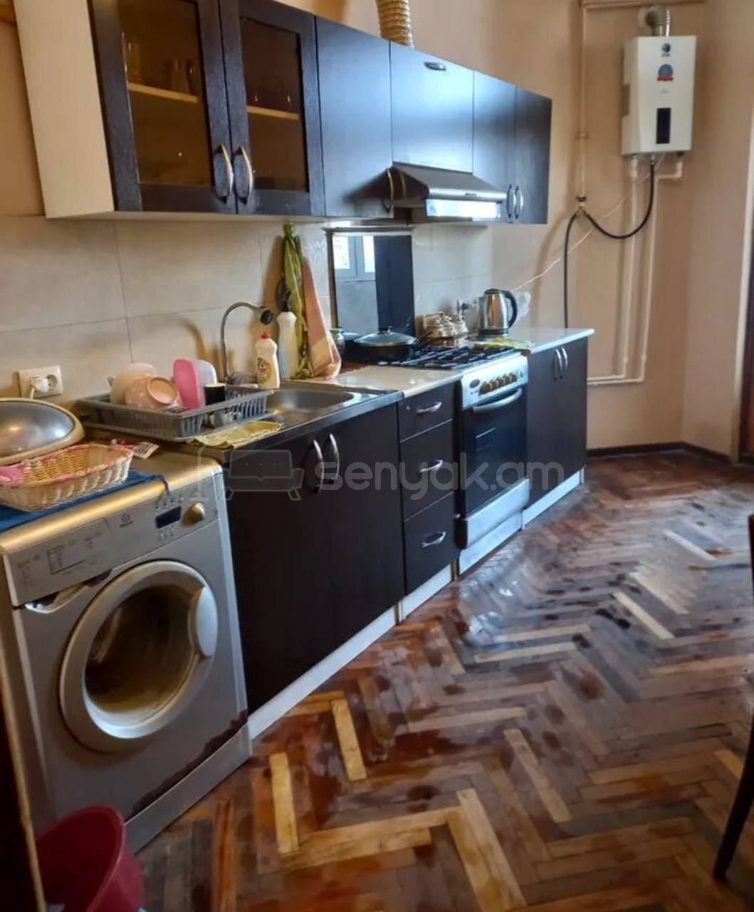 3 Սենյականոց Բնակարան Քարե Շենքում, 80քմ, 10/16 հարկ, Նորմալ Վիճակում, Կահավորված