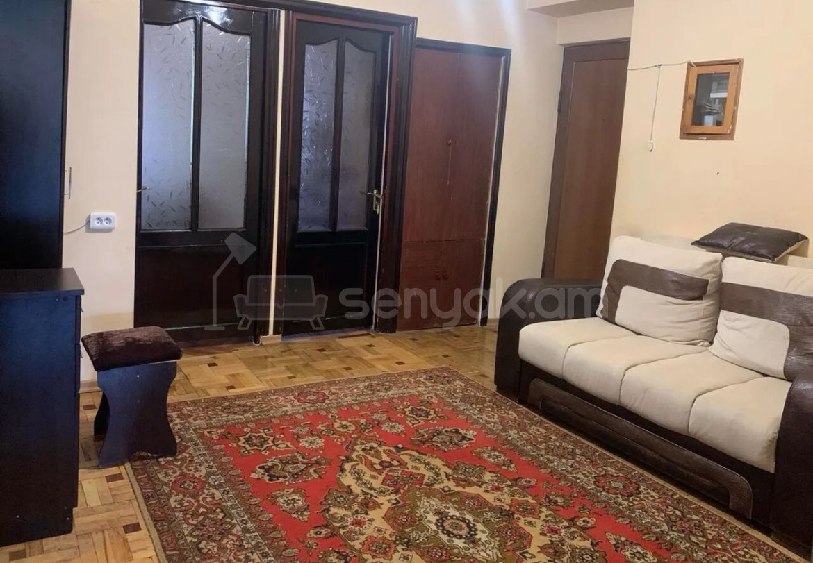 4 Սենյականոց Բնակարան Քարե Շենքում, 110քմ, 1/5 հարկ, Նորմալ Վիճակում