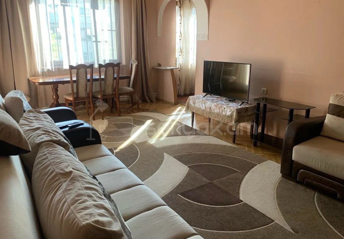 4 Սենյականոց Բնակարան Քարե Շենքում, 110քմ, 1/5 հարկ, Նորմալ Վիճակում