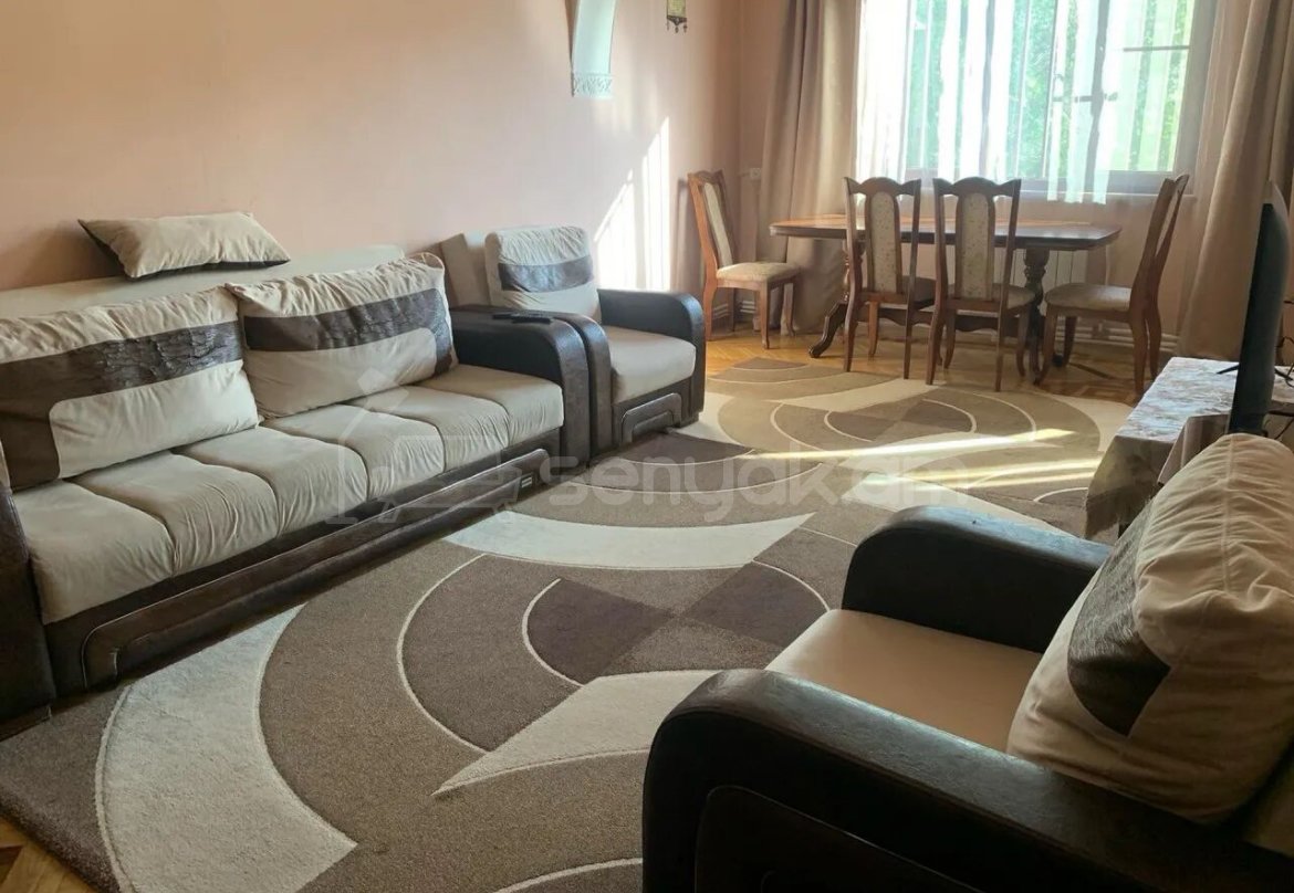 4 Սենյականոց Բնակարան Քարե Շենքում, 110քմ, 1/5 հարկ, Նորմալ Վիճակում