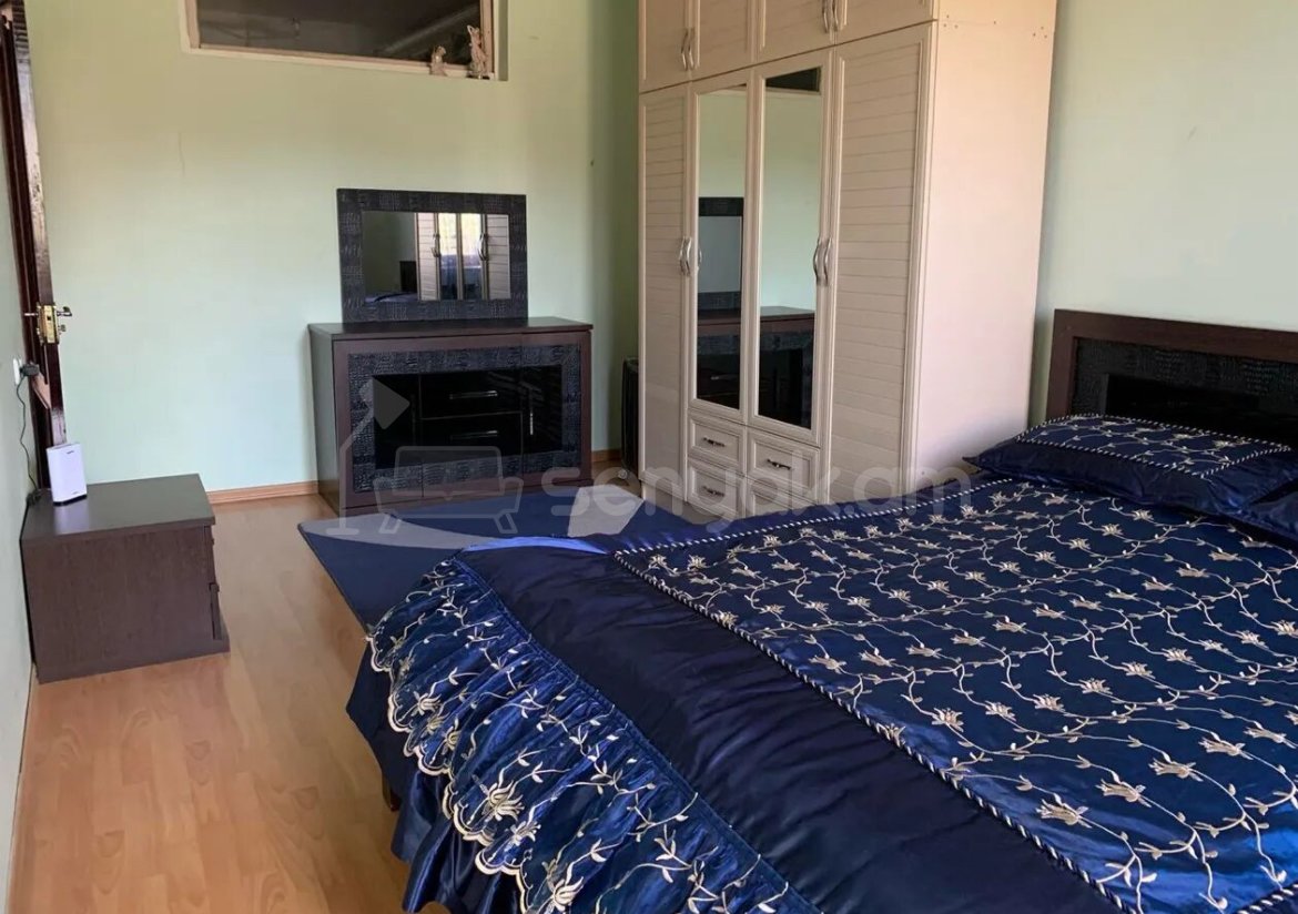 4 Սենյականոց Բնակարան Քարե Շենքում, 110քմ, 1/5 հարկ, Նորմալ Վիճակում