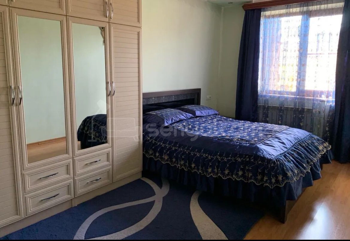 4 Սենյականոց Բնակարան Քարե Շենքում, 110քմ, 1/5 հարկ, Նորմալ Վիճակում