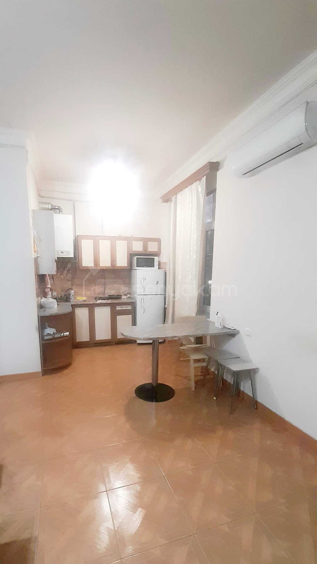 1 Սենյականոց Բնակարան Քարե Շենքում, 40քմ, 3/5 հարկ, Կապիտալ Վերանորոգված, Կահավորված, Արևկող