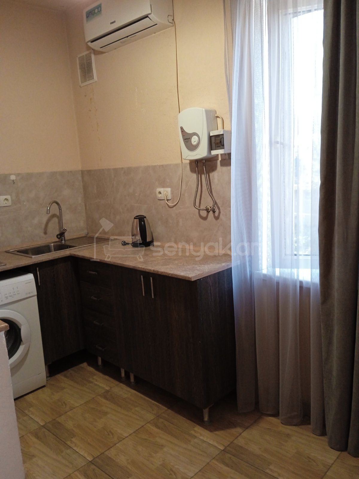 1 Սենյականոց Բնակարան Նորակառույցում, 30քմ, 2/3 հարկ, Կապիտալ Վերանորոգված