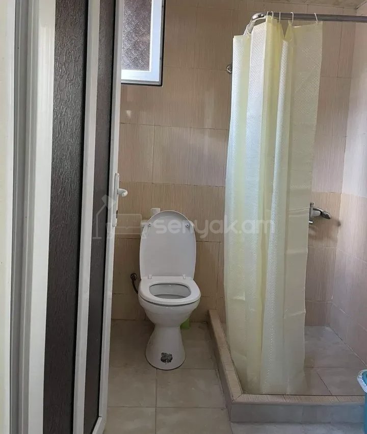 2 Սենյականոց Բնակարան Քարե Շենքում, 53քմ, 1/1 հարկ, Նորմալ Վիճակում, Կահավորված