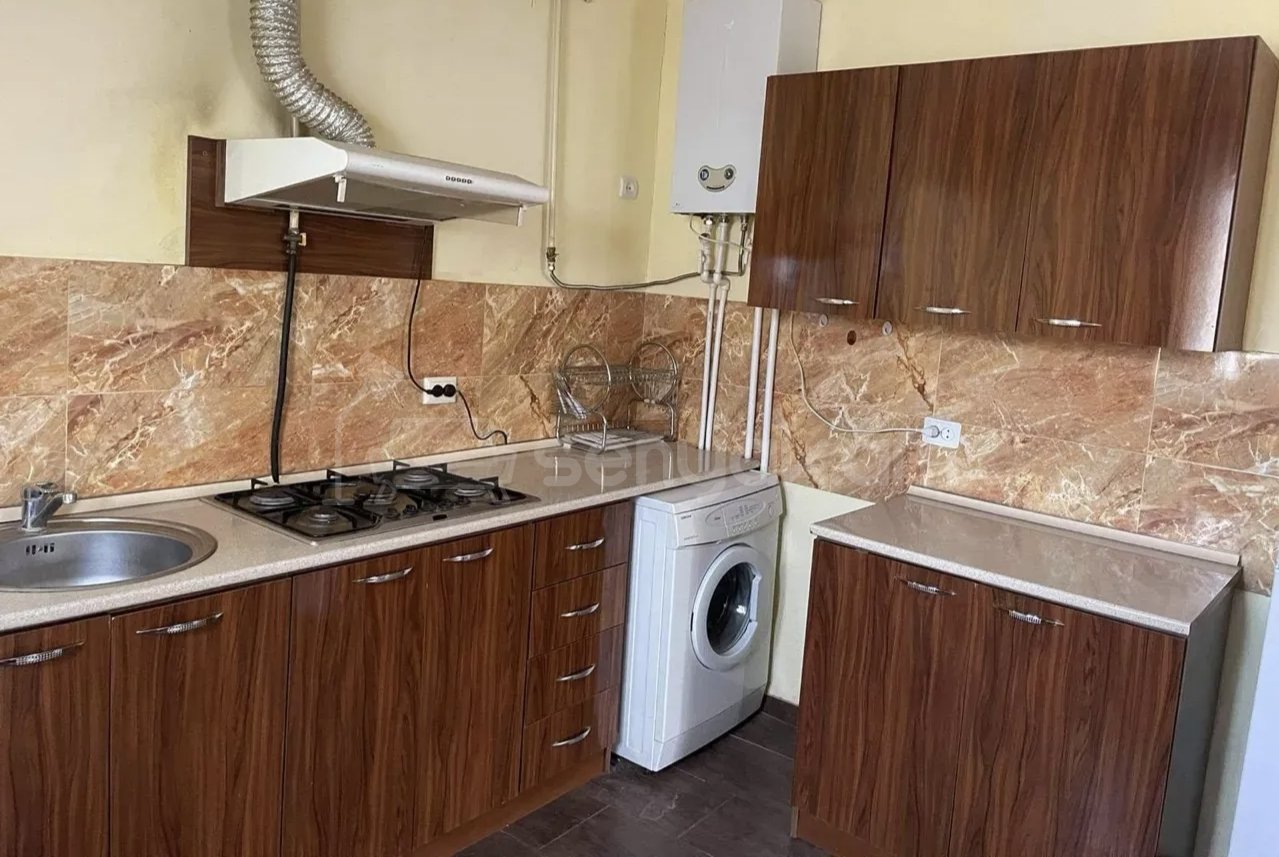 2 Սենյականոց Բնակարան Քարե Շենքում, 53քմ, 1/1 հարկ, Նորմալ Վիճակում, Կահավորված