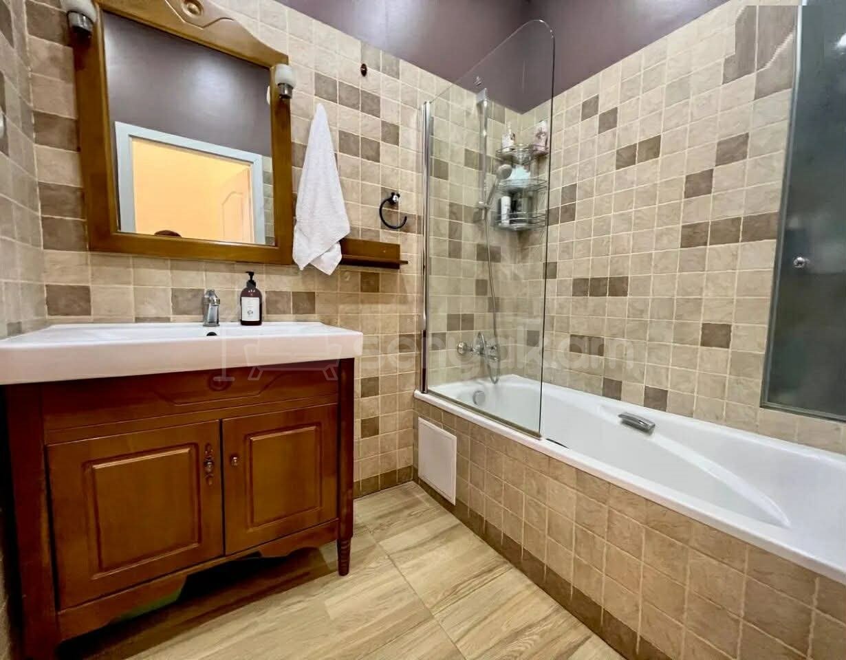 3 Սենյականոց Բնակարան Քարե Շենքում, 80քմ, 3/5 հարկ, Կապիտալ Վերանորոգված