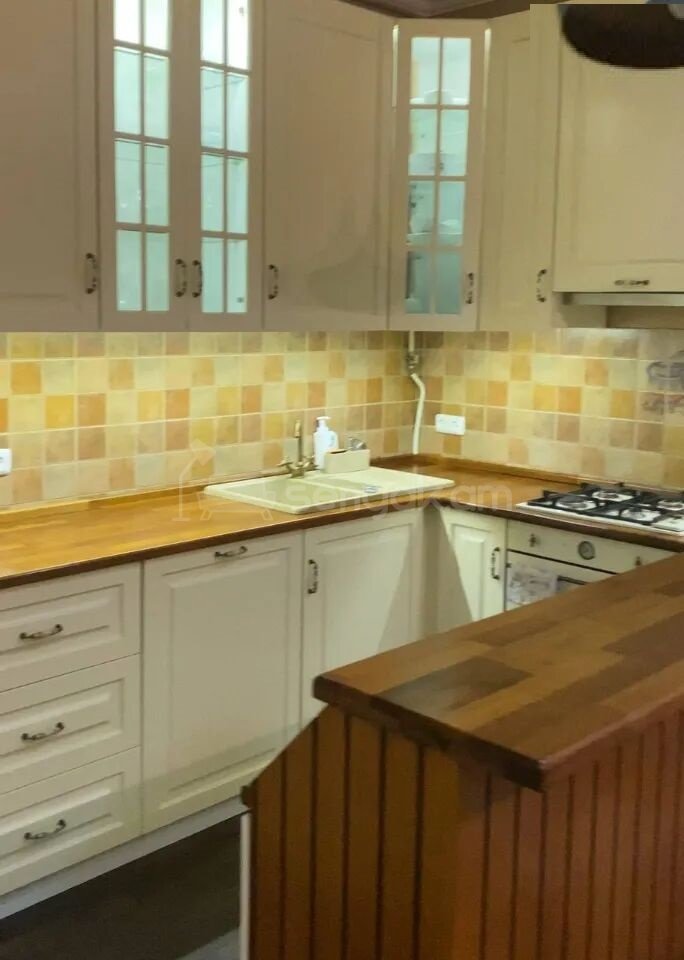 3 Սենյականոց Բնակարան Քարե Շենքում, 80քմ, 3/5 հարկ, Կապիտալ Վերանորոգված