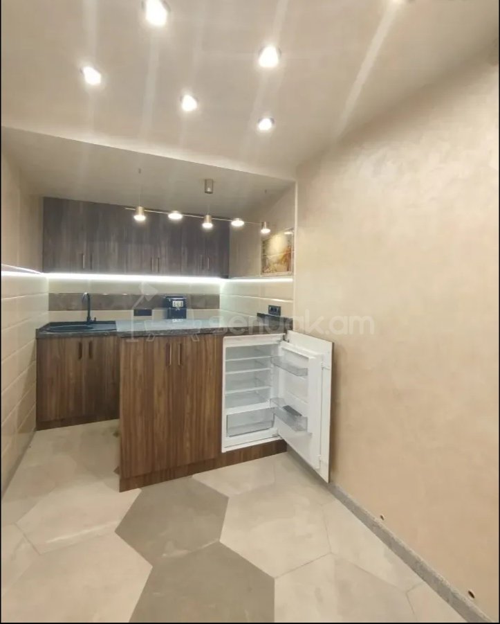 2 Սենյականոց Բնակարան Քարե Շենքում, 60քմ, 1/4 հարկ, Կապիտալ Վերանորոգված, Կահավորված