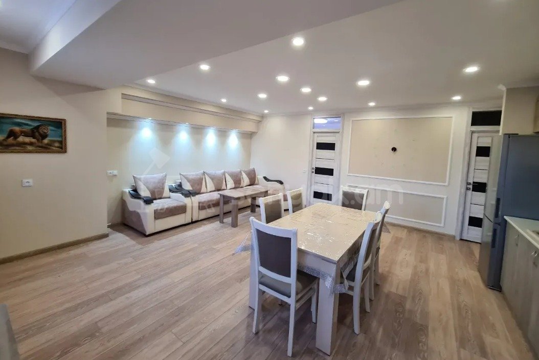 3 Սենյականոց Բնակարան, 69քմ, 2/13 հարկ, Դիզայներական Վերանորոգված, Կահավորված, Արևկող