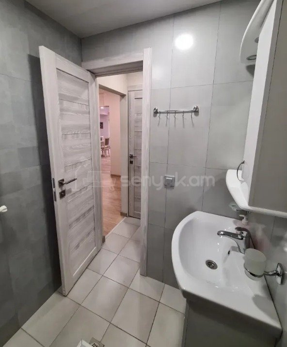 3 Սենյականոց Բնակարան, 69քմ, 2/13 հարկ, Դիզայներական Վերանորոգված, Կահավորված, Արևկող