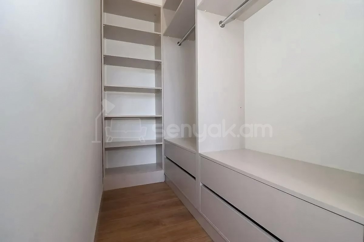 3 Սենյականոց Բնակարան Քարե Շենքում, 61քմ, 3/4 հարկ, Կապիտալ Վերանորոգված