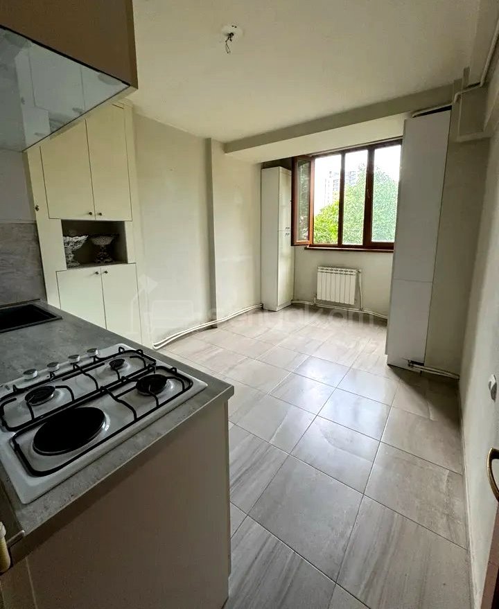 3 Սենյականոց Բնակարան, 76քմ, 3/12 հարկ, Կապիտալ Վերանորոգված