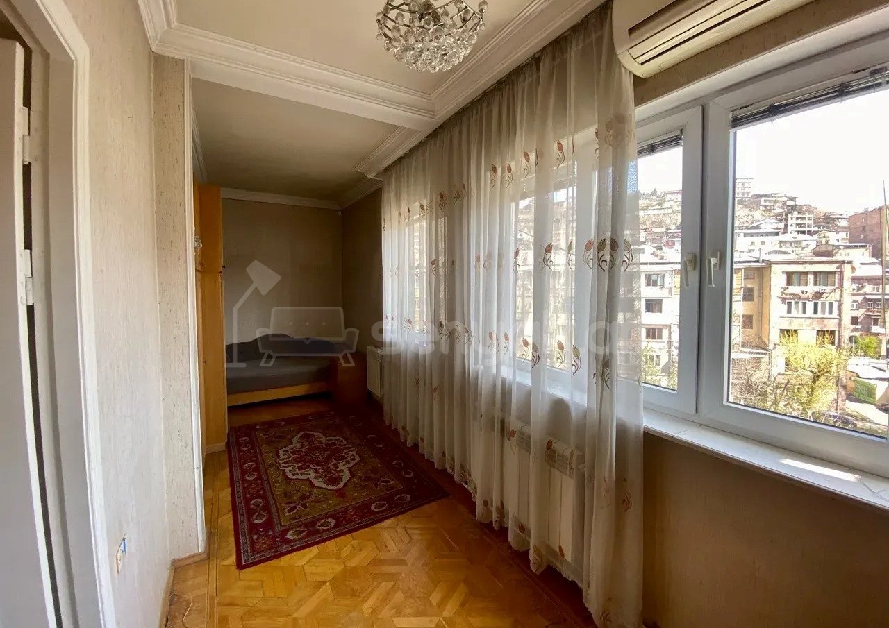 3 Սենյականոց Բնակարան Քարե Շենքում, 70քմ, 5/5 հարկ, Նորմալ Վիճակում