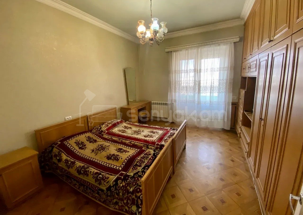 3 Սենյականոց Բնակարան Քարե Շենքում, 70քմ, 5/5 հարկ, Նորմալ Վիճակում