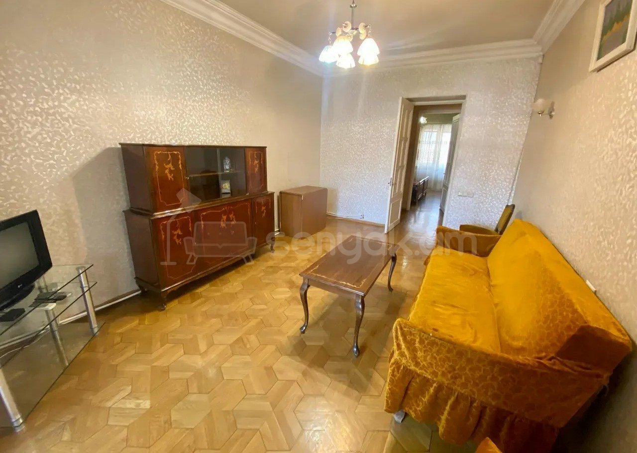 3 Սենյականոց Բնակարան Քարե Շենքում, 70քմ, 5/5 հարկ, Նորմալ Վիճակում