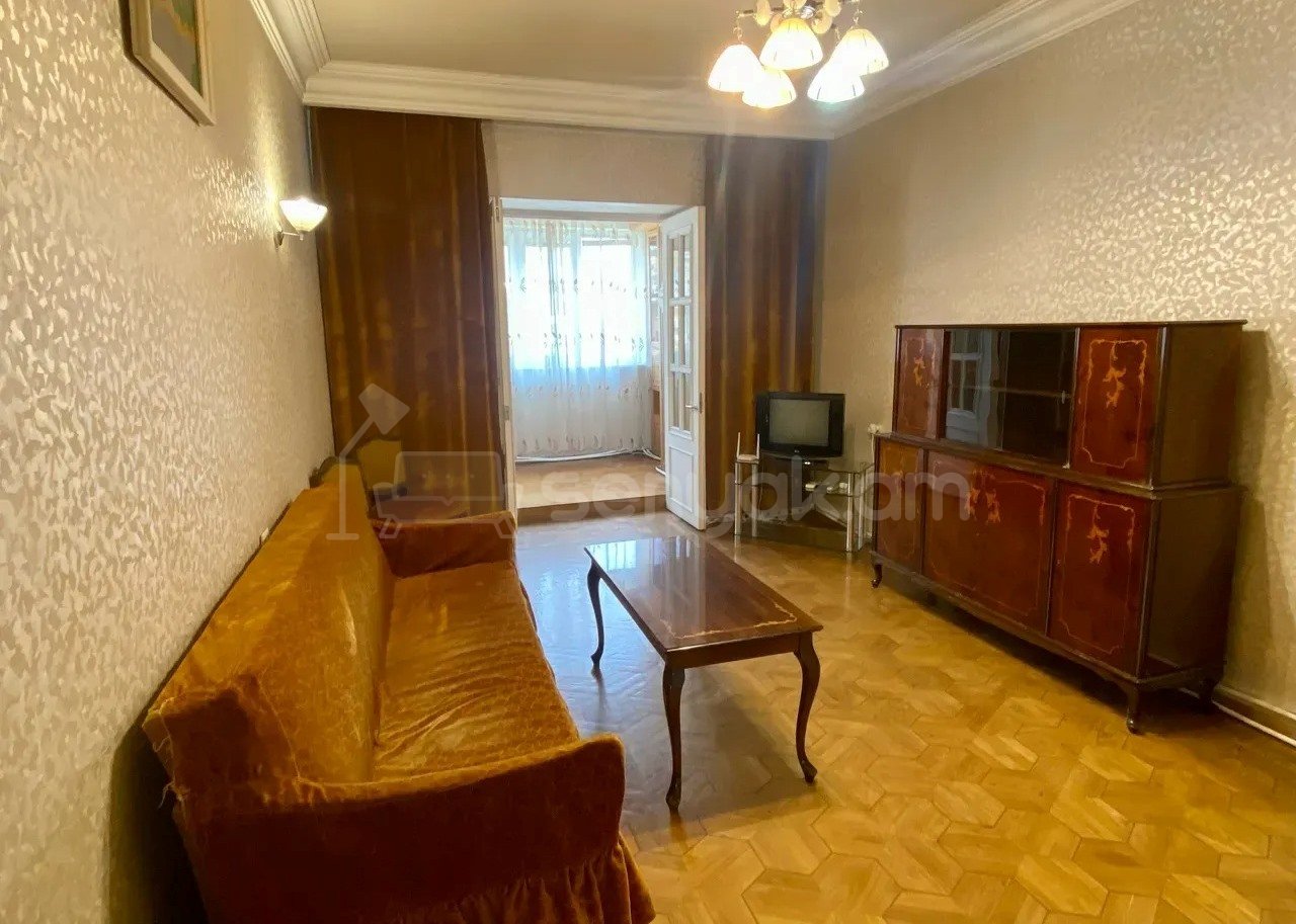 3 Սենյականոց Բնակարան Քարե Շենքում, 70քմ, 5/5 հարկ, Նորմալ Վիճակում