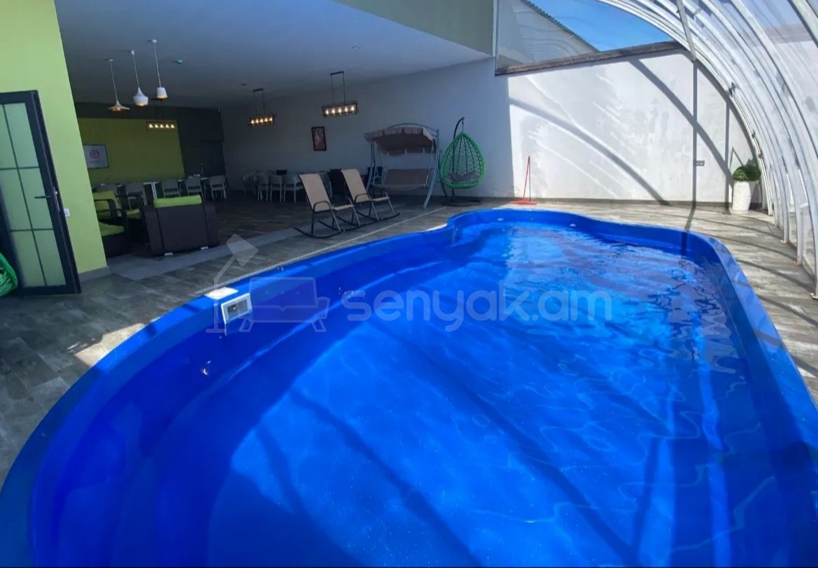 2 Սենյականոց Ամառանոց, 200քմ, Լողավազանով